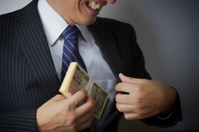 闇金業者は懐にお金を入れる。羽島市の闇金被害の相談は弁護士や司法書士に無料でできます
