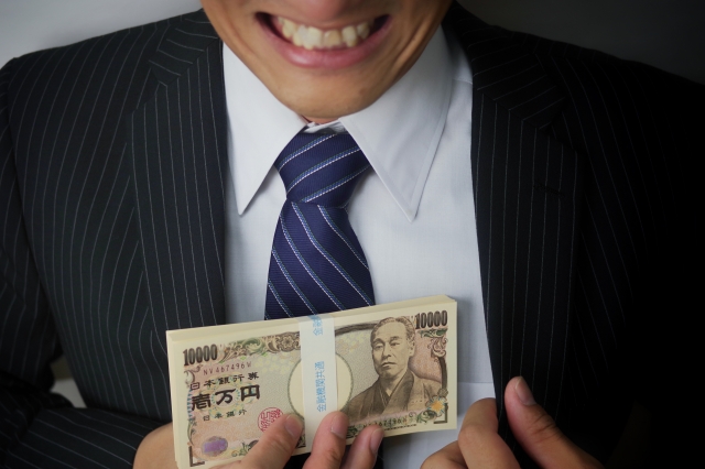 ヤミ金業者は金をせしめてほくそ笑む。京田辺市の弁護士や司法書士に無料相談する
